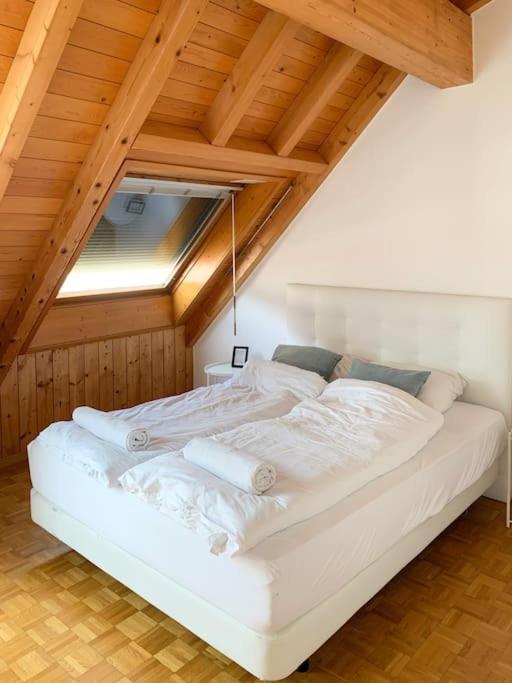 Charming Penthouse With Veranda In The Center Of Brig Exterior photo